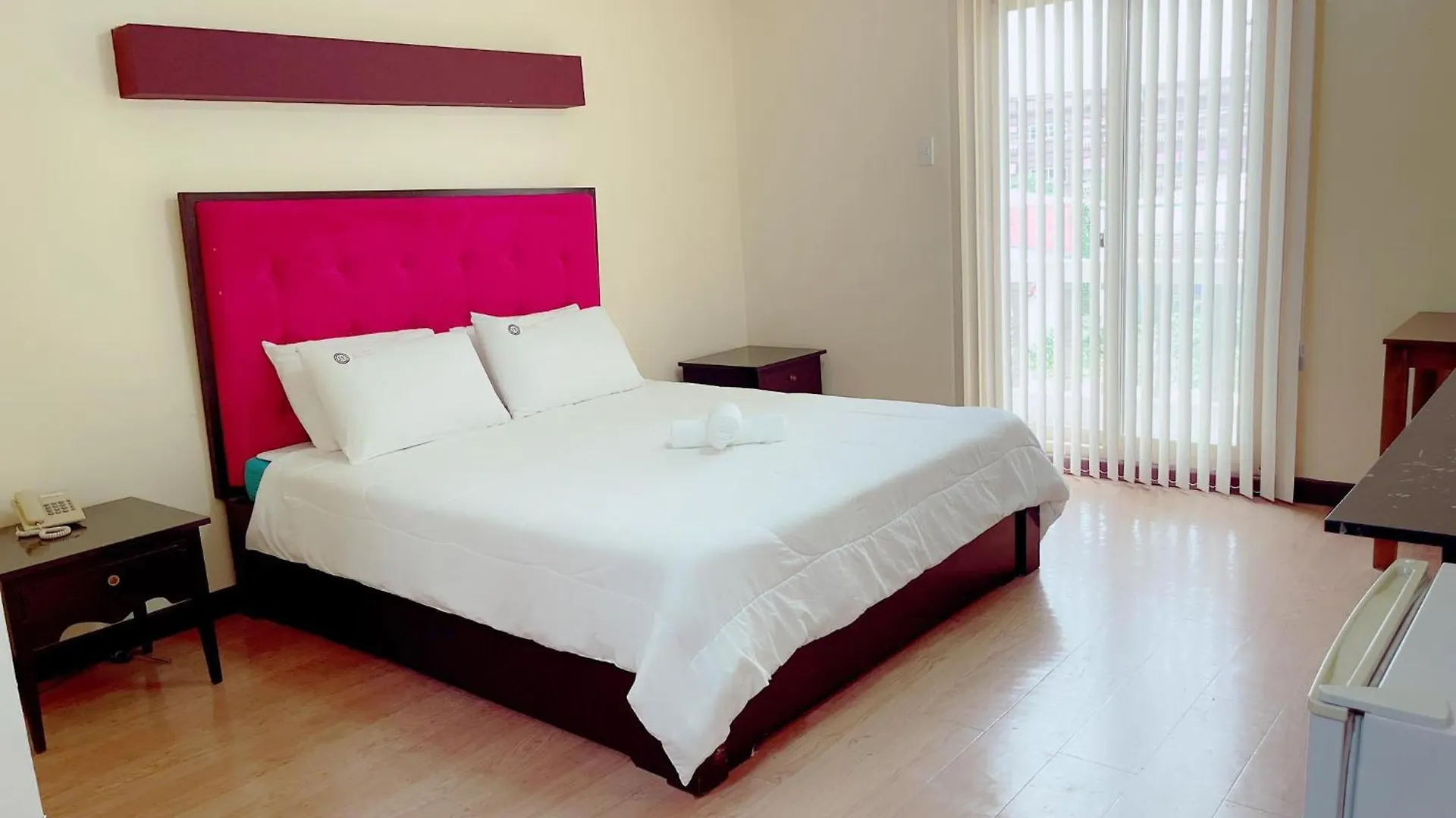 אנגלס Jun And Helen Hotel And Restaurant